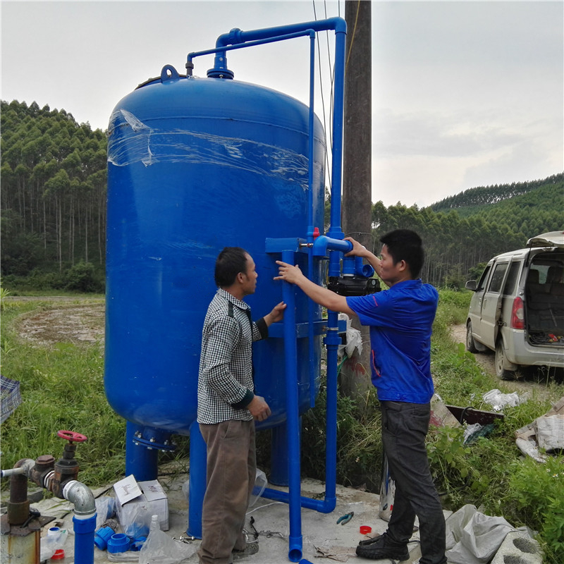 廣西馬山新農村一體化凈水設備安裝現(xiàn)場